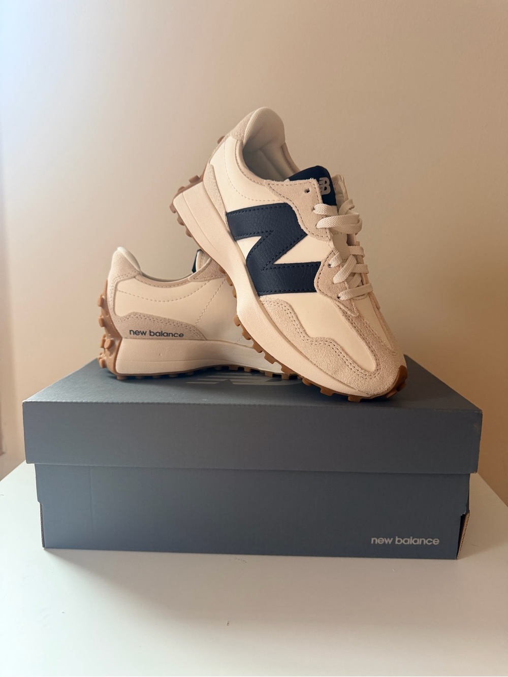 New Balance 327 Women's Size 5.5 Moonbeam Outerspace WS327KB New With Box